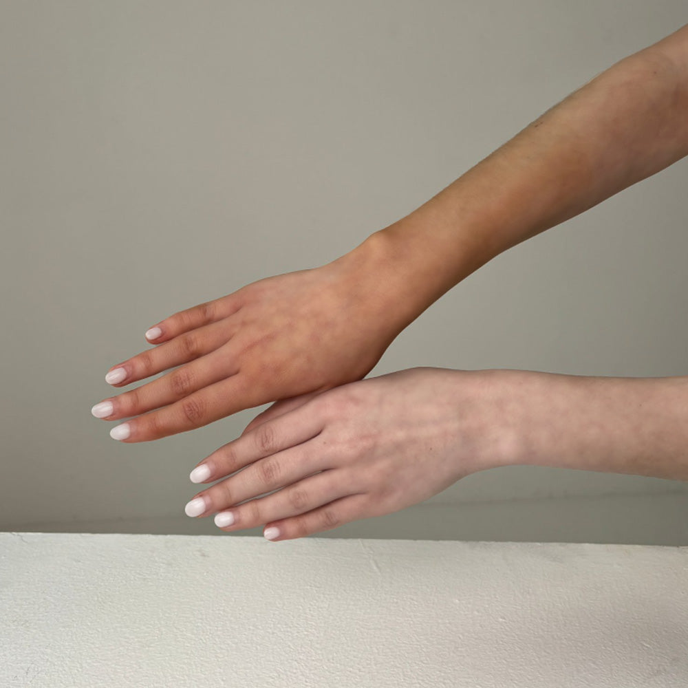 How to apply tan to your hands