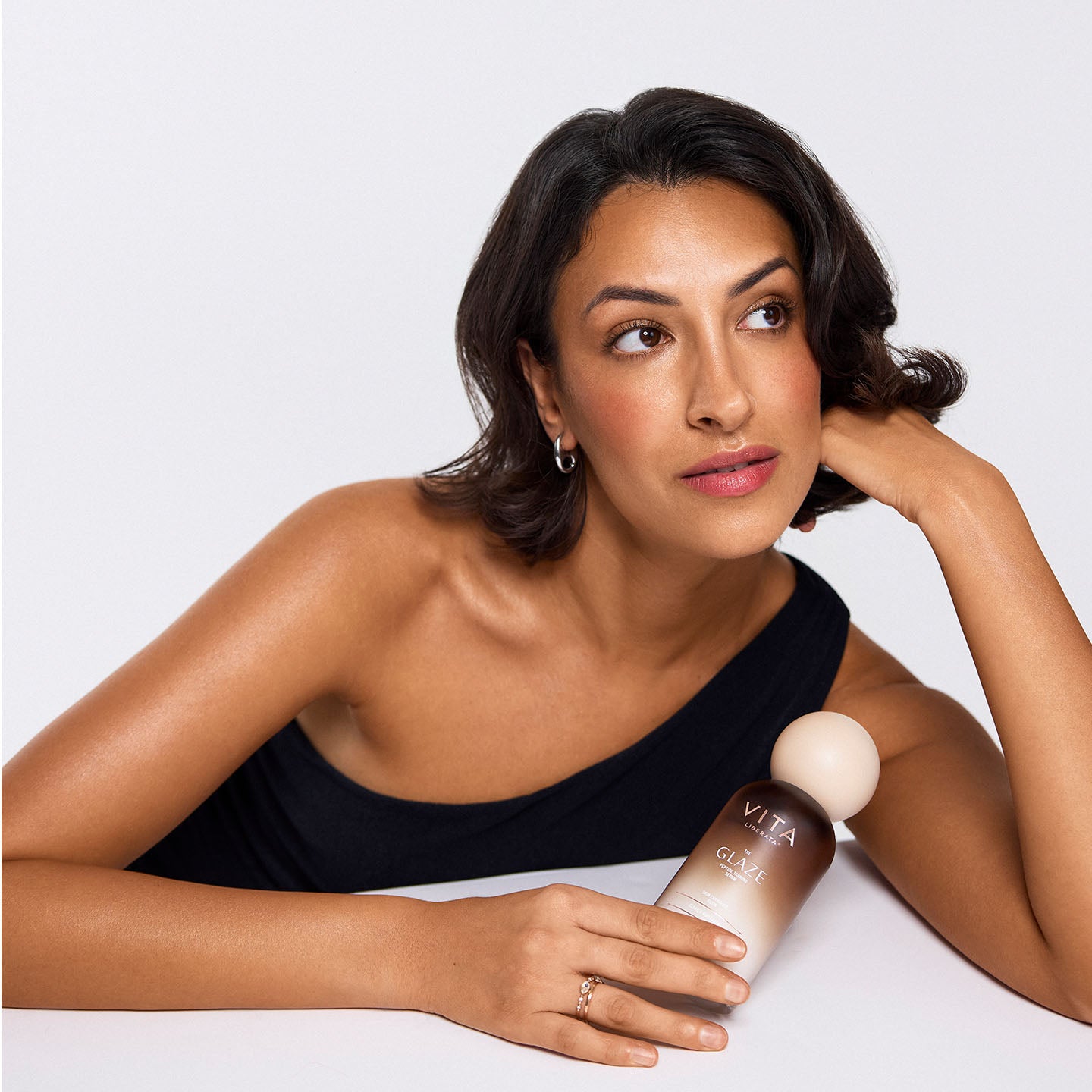 The Glaze Peptide Tanning Serum