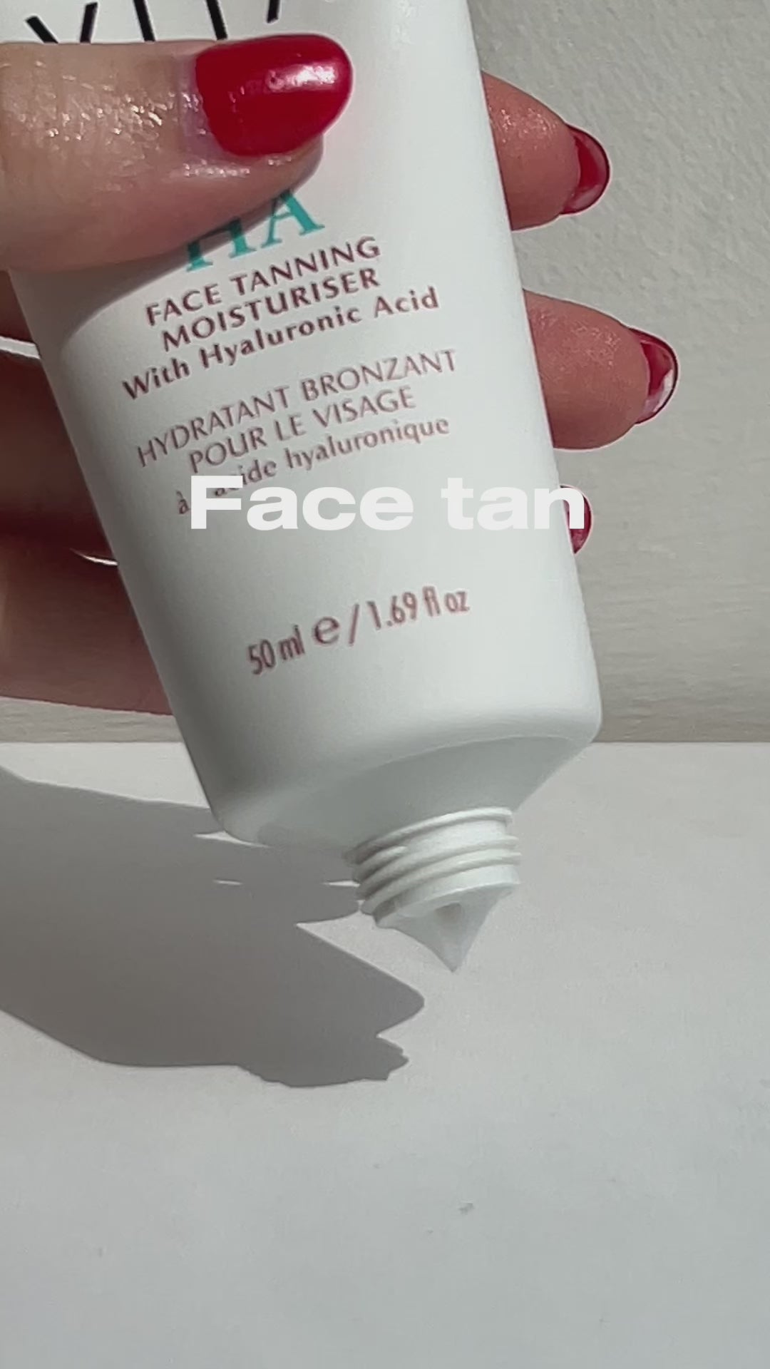 Vita Liberata Face Tanning Moisturiser with Hyaluronic Acid Vita Liberata Face Tanning Moisturiser with Hyaluronic Acid